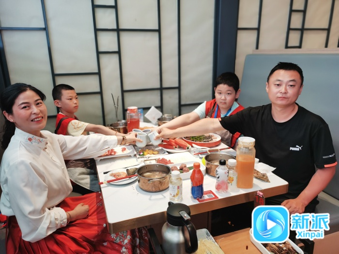 美味和牛火锅 小记者端午节过美了麻将胡了2模拟器试玩学包粽子品尝
