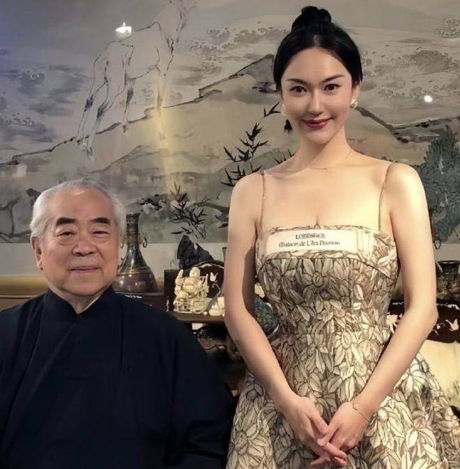 ！网曝继子与娇妻同伙直播甩卖亲签版画麻将胡了试玩范曾被娇妻卷走20亿后续(图5)