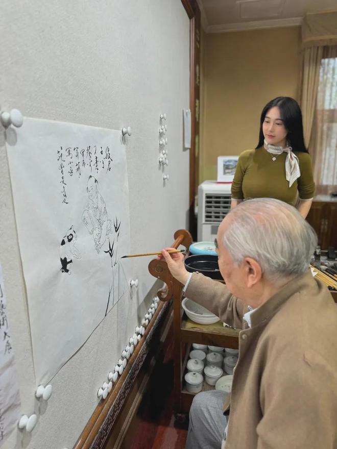 ！网曝继子与娇妻同伙直播甩卖亲签版画麻将